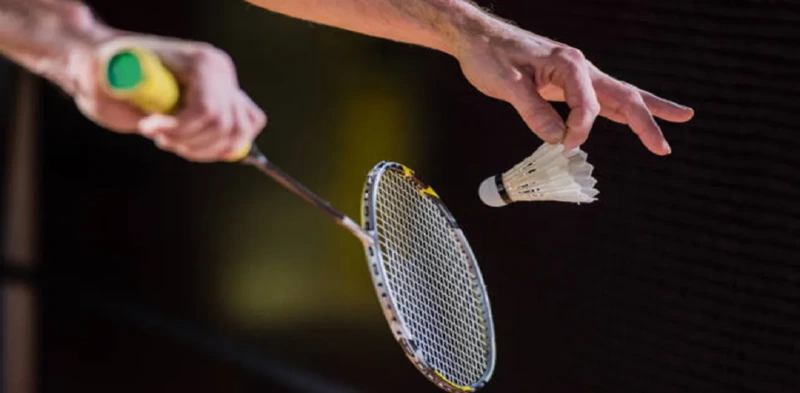 cach cam vot cau long 1